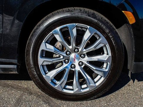 Used 2022 GMC Yukon Denali w/ Denali Premium Package image 7