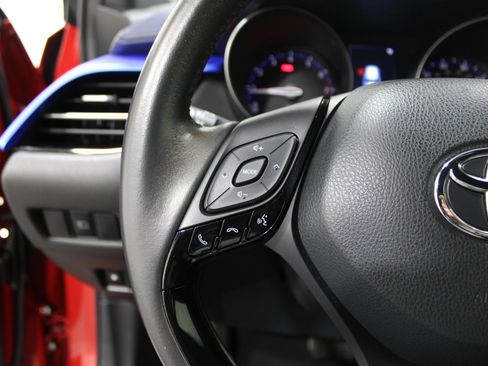 Used 2021 Toyota C-HR XLE image 10