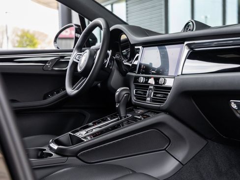 Certified 2026 Porsche Macan AWD/4WD image 46