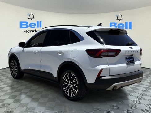 Used 2023 Ford Escape SE FWD image 3