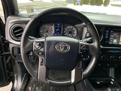 Used 2019 Toyota Tacoma TRD Off-Road w/ TRD Premium Off Road Package image 19