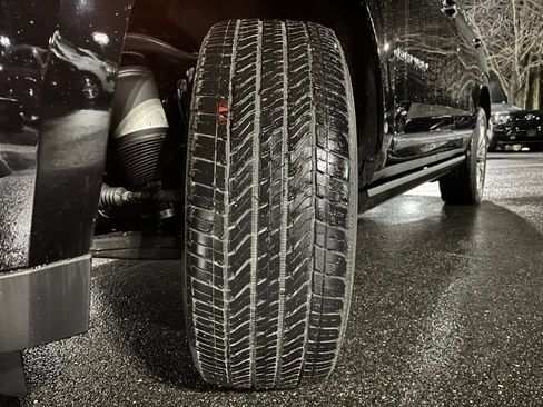 Used 2022 GMC Yukon Denali w/ Denali Premium Package image 17