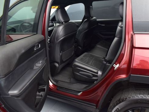 Used 2024 Jeep Grand Cherokee L Altitude image 7