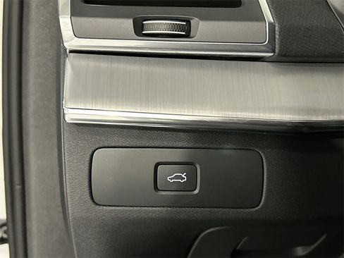 Certified 2024 Volvo XC90 B5 Core w/ Protection Package Premier image 21
