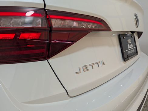 Used 2024 Volkswagen Jetta SE w/ Panoramic Sunroof Package FWD image 26