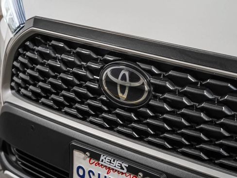 Used 2025 Toyota Corolla Cross XLE w/ Convenience Package FWD image 8