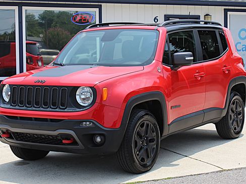 Used 2018 Jeep Renegade Trailhawk AWD/4WD image 1