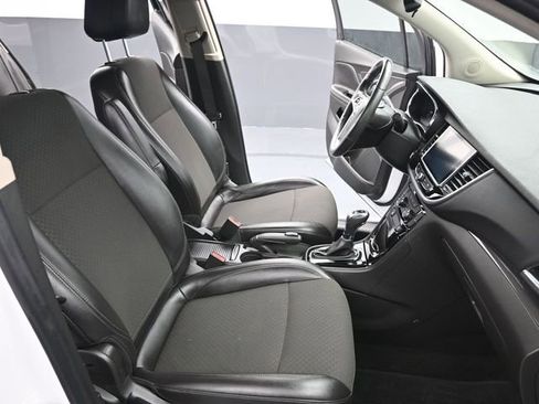 Used 2021 Buick Encore Preferred image 24