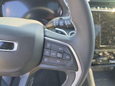 Used 2023 Jeep Grand Cherokee L Altitude AWD/4WD image 21