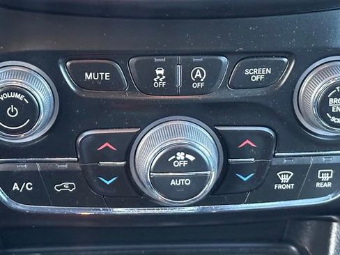 Used 2022 Jeep Cherokee Limited image 21