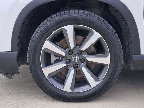 Used 2024 Honda Pilot Touring image 11