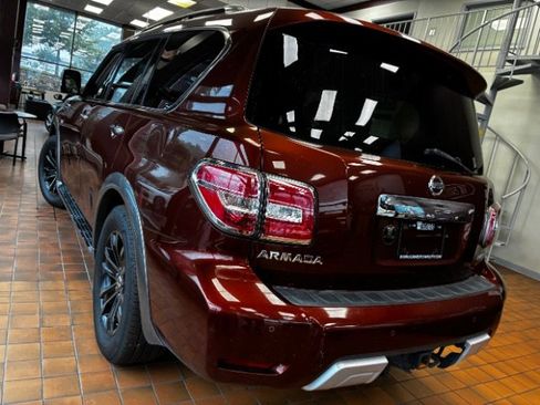 Used 2017 Nissan Armada Platinum w/ Interior Lighting Package RWD image 7