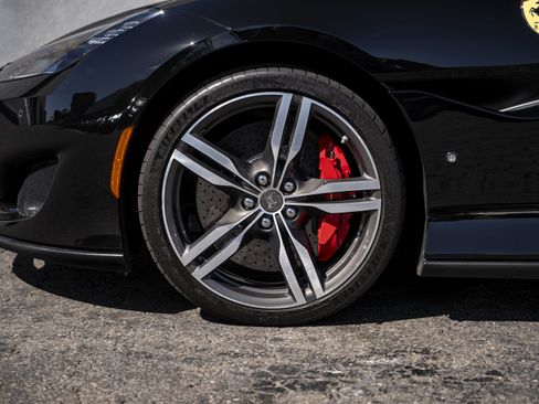 Certified 2019 Ferrari Portofino Convertible image 19