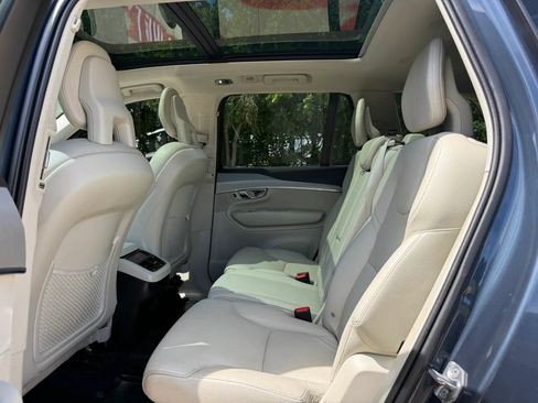 Used 2021 Volvo XC90 T5 Momentum w/ Protection Package Premier FWD image 11