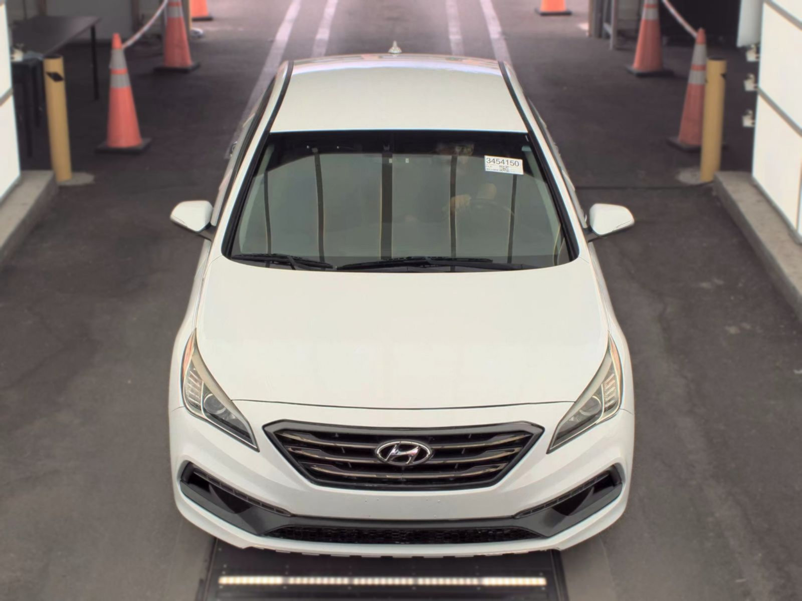 Used 2016 Hyundai Sonata Sport w/ Option Group 02 FWD image 2