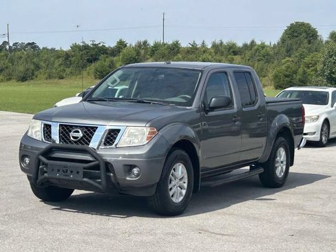 Used 2017 Nissan Frontier SV w/ SV Value Truck Package AWD/4WD image 3