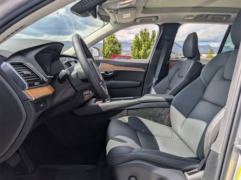 Used 2024 Volvo XC90 B5 Plus image 10