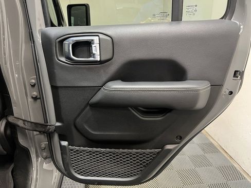 Used 2022 Jeep Gladiator Overland w/ Popular Equipment Package image 18