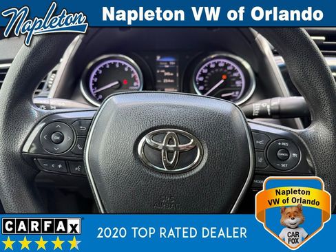 Used 2018 Toyota Camry LE image 21