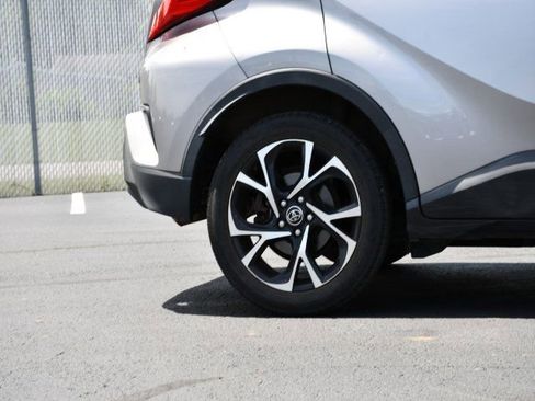 Used 2018 Toyota C-HR XLE FWD image 10