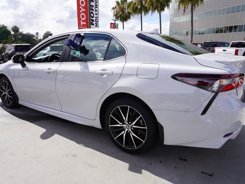 Used 2024 Toyota Camry SE FWD image 5