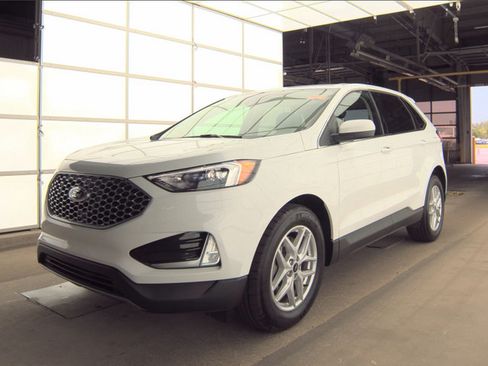 Used 2024 Ford Edge SEL w/ Convenience Package AWD/4WD image 5