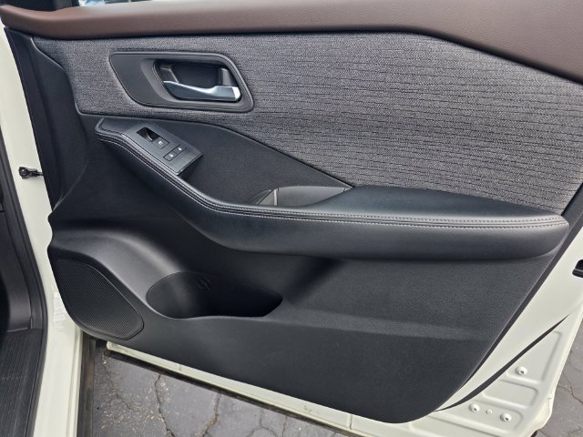 Used 2021 Nissan Rogue SV FWD image 23