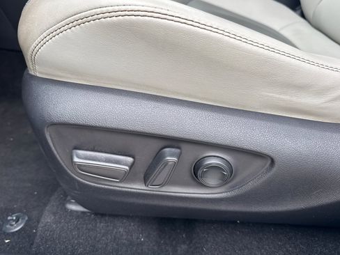 Used 2020 Toyota RAV4 Limited image 13