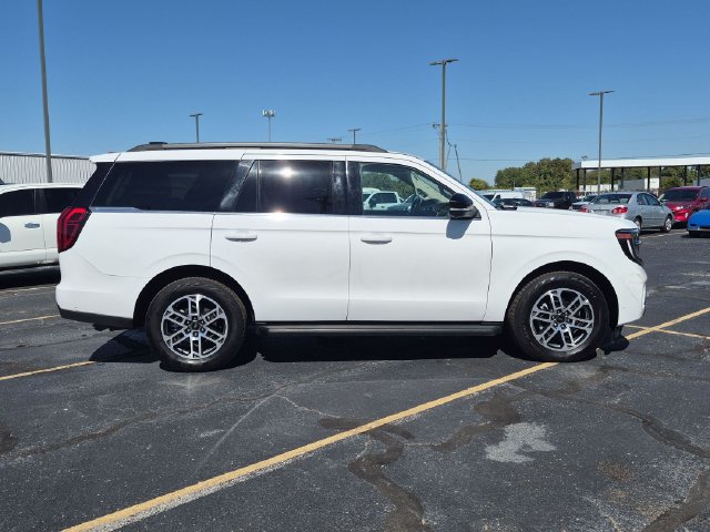 Used 2025 Ford Expedition Active AWD/4WD image 10