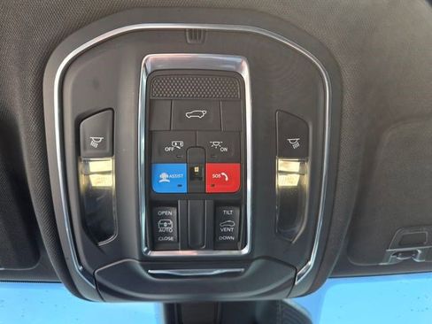 Used 2023 Jeep Grand Cherokee L Laredo image 8