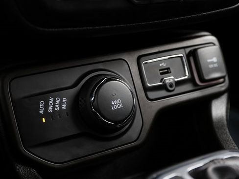 Used 2020 Jeep Renegade Latitude image 27