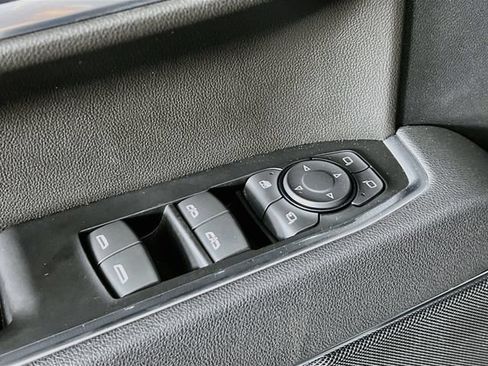 Used 2026 GMC Sierra 1500 SLT AWD/4WD image 9