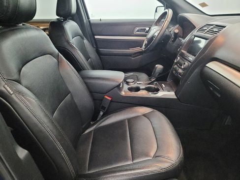 Used 2018 Ford Explorer XLT w/ Equipment Group 202A image 21