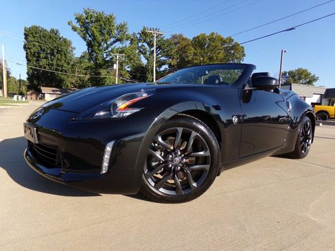 Used 2019 Nissan 370Z Roadster image 15
