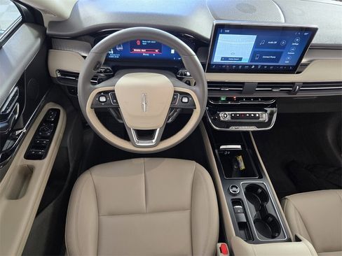 Used 2024 Lincoln Corsair FWD image 11