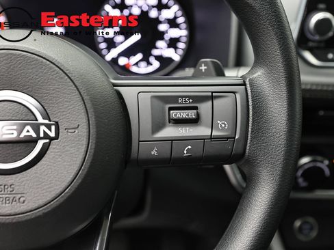 Used 2023 Nissan Rogue S AWD/4WD image 16