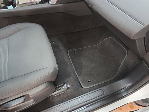 Used 2020 Land Rover Discovery Sport image 11