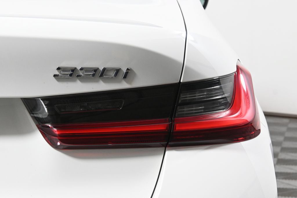 Used 2025 BMW 330i xDrive Sedan w/ Convenience Package AWD/4WD image 13