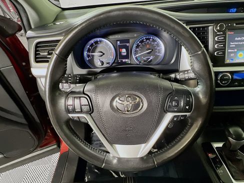 Certified 2019 Toyota Highlander SE AWD/4WD image 10