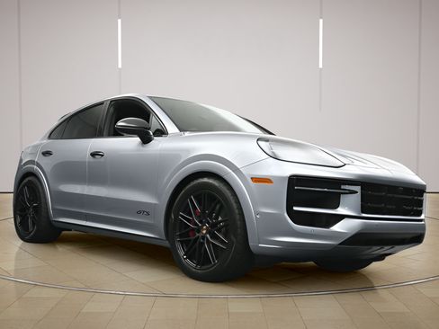 Certified 2025 Porsche Cayenne GTS AWD/4WD image 30