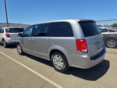 Used 2018 Dodge Grand Caravan SE w/ UConnect Hands-Free Group