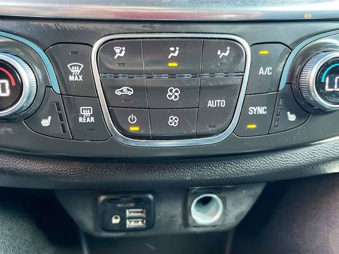 Used 2023 Chevrolet Traverse RS AWD/4WD image 21