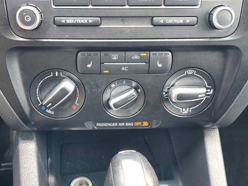 Used 2012 Volkswagen Jetta SE FWD image 17