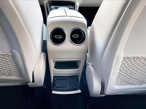 Used 2020 Mercedes-Benz GLB 250 4MATIC w/ Premium Package image 33