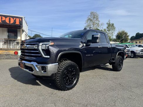 Used 2024 Chevrolet Silverado 2500 LTZ w/ LTZ Convenience Package image 2