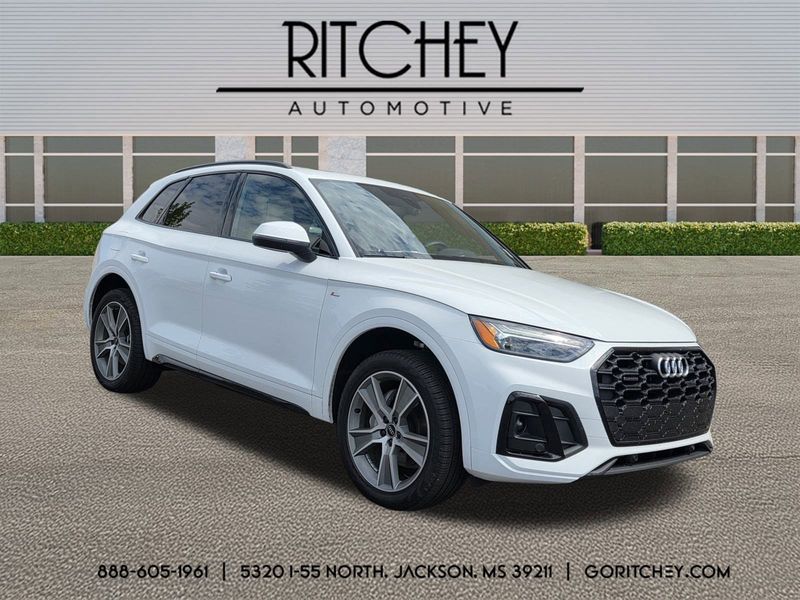 Certified 2025 Audi Q5 2.0T Premium w/ Convenience Plus Package image 1