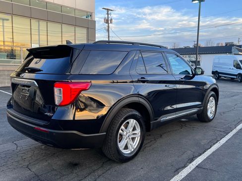 Used 2023 Ford Explorer XLT AWD/4WD image 7