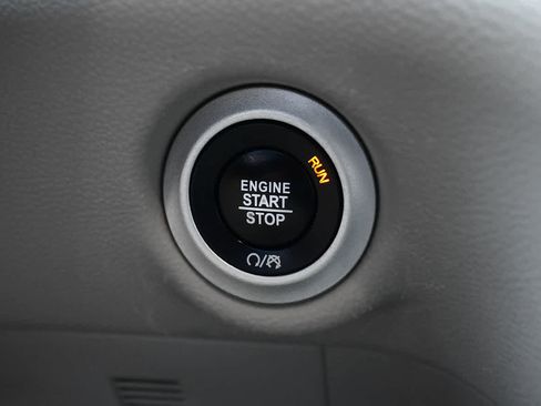 Used 2019 Chrysler Pacifica Touring-L FWD image 18