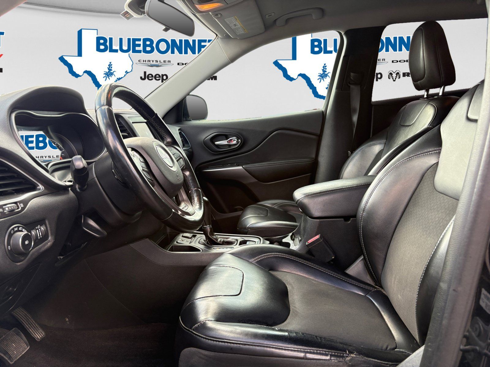 Used 2019 Jeep Cherokee Latitude Plus FWD image 11