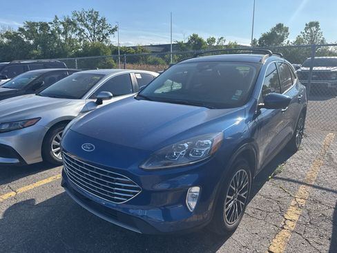 Used 2022 Ford Escape Titanium w/ Titanium Premium Package FWD image 16